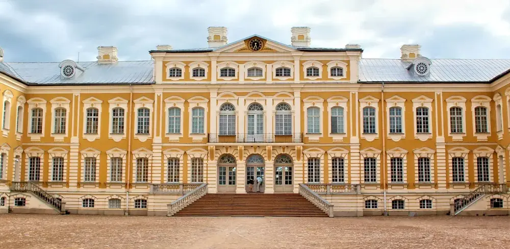 Pałac w Rundāle: Odkryj fascynującą historię i piękno architektury