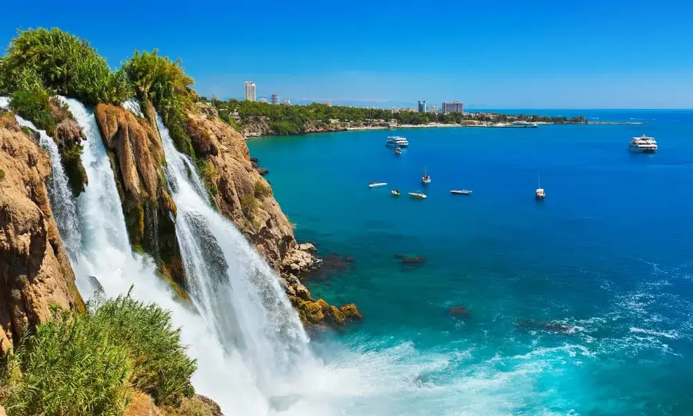Ile trwa lot z Poznania do Antalyi? Czas przelotu, przesiadki i porady