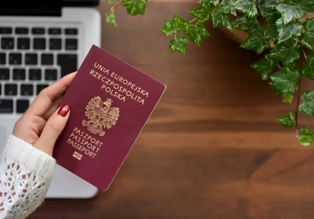 Jak wyrobić paszport w Polsce - wszystkie dokumenty, koszty i czas oczekiwania