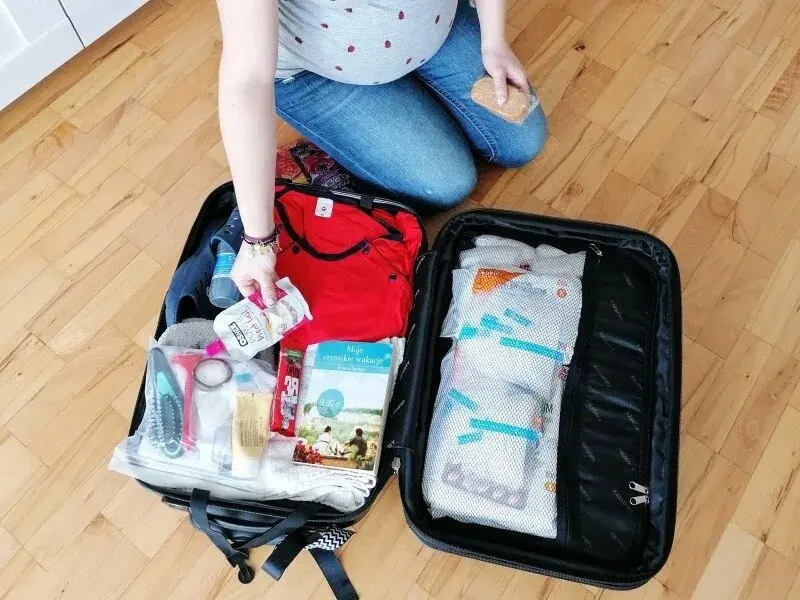Kiedy spakować walizkę do porodu? Kluczowe momenty i porady dla przyszłych mam