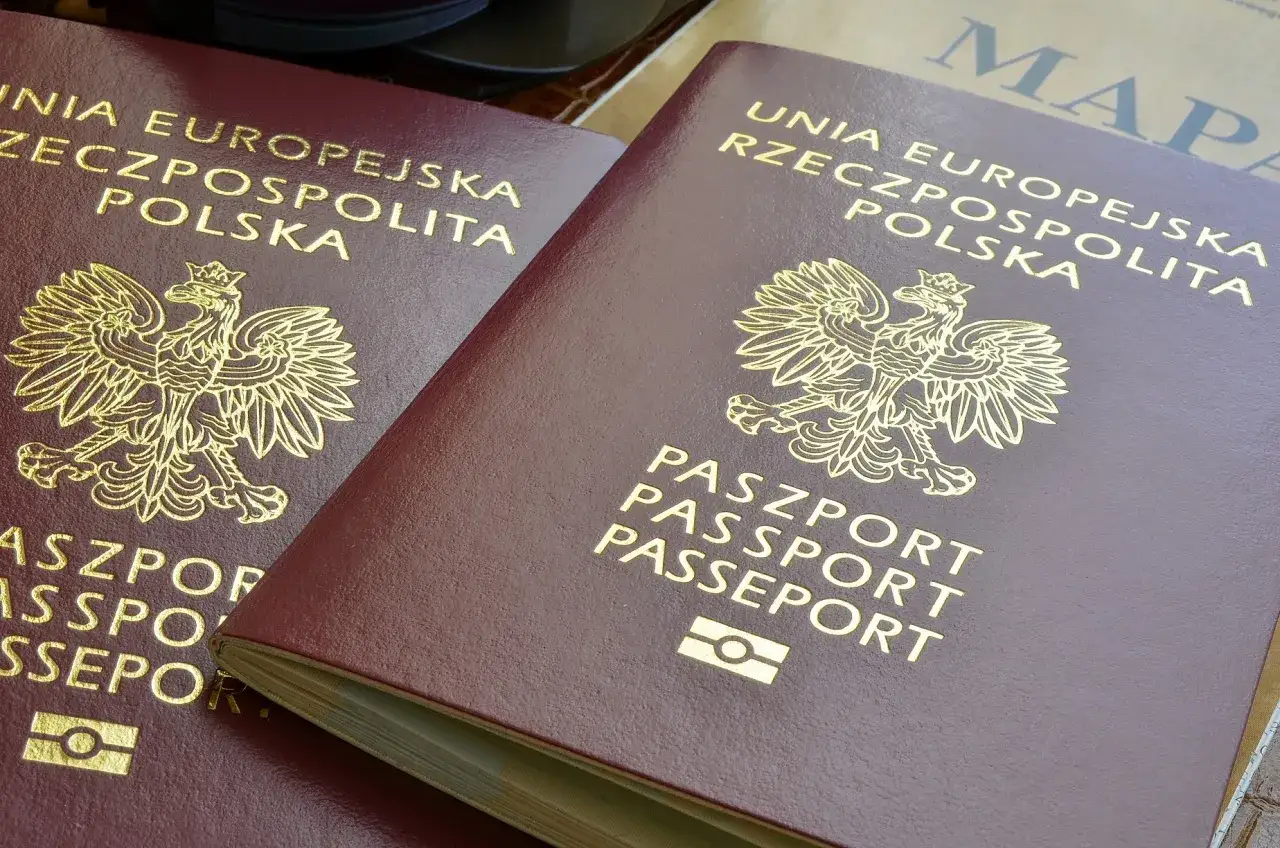 Zdjęcie Jak wygląda paszport? Zaskakujące szczegóły, które musisz znać!