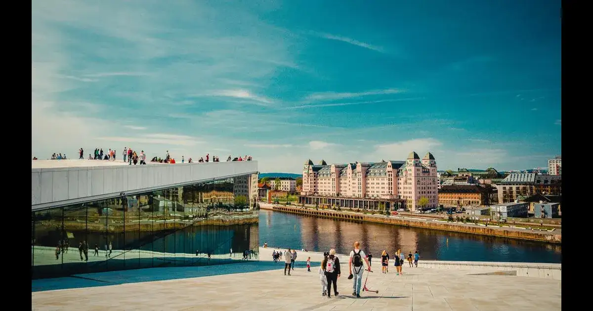 Zdjęcie Ile trwa lot do Oslo z Polski? Czasy lotów i porady dla podróżnych