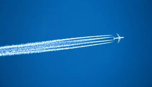 Ile trwa lot z Warszawy do Amsterdamu? Czas podróży, różnice i czynniki wpływające